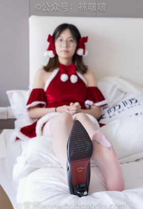 冬季爱穿细跟长靴的女神[<font color=red>82P</font>]