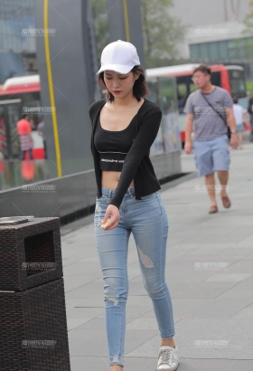 高挑美女穿搭高跟鞋