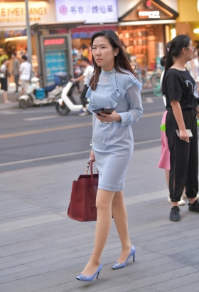 街拍还在等待路边的一个你[<font color=red>13P</font>]