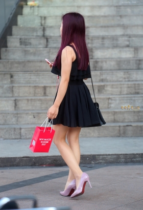 领着漂亮的媳妇逛逛街？[<font color=red>9P</font>]